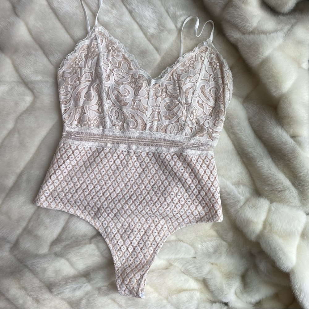 Lace bodysuit cream mesh overlay size small